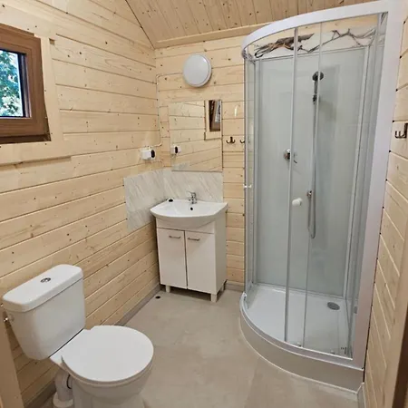 Osrodek Beata / Fiord B&B 스모우진스키 라스